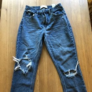 Abercrombie and Fitch Women’s curve love high waisted Mom Jean